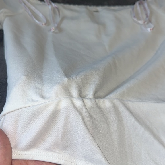 GUESS Off the Shoulder V-neck Bodysuit - Picture 10 of 13